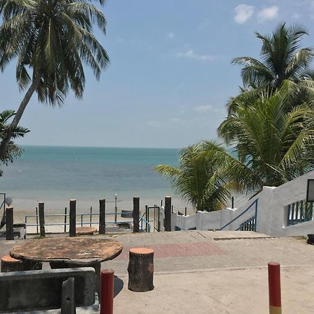 Newly Renovated Comfy Beachfront View At Seri Bulan פורט דיקסון מראה חיצוני תמונה